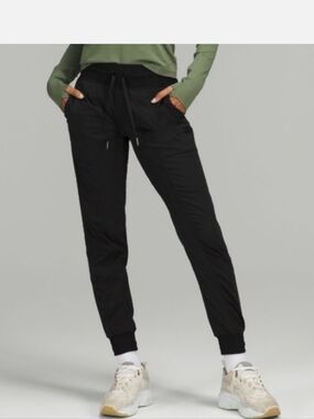 Lululemon Dance Studio Mid-Rise Jogger Size 4 Black